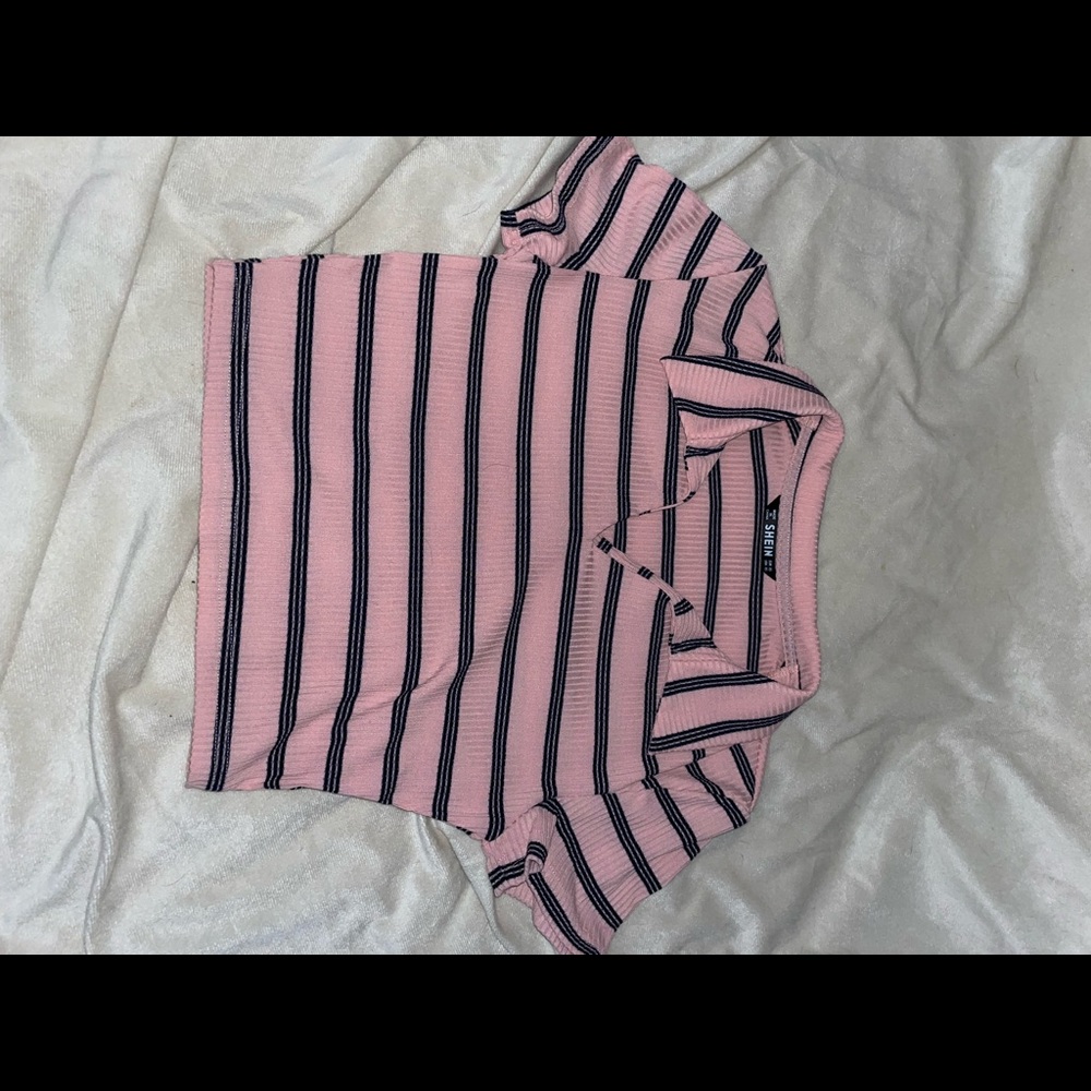 Fitted, stretchy, cropped polo